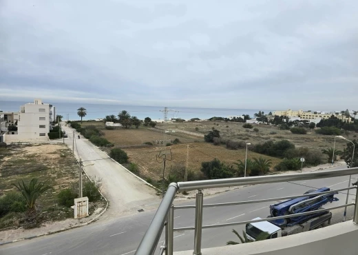 Appartement à À Vendre à SOUSSE - Appartement S+2 Avec Vue Mer & Parking En Vente à Chatt Mariem, Sousse
