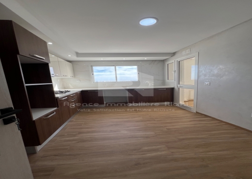 A VENDRE  S+3  à Sahloul 4