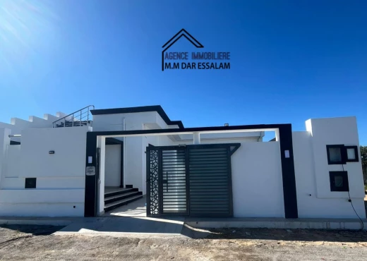 villa à À Vendre à NABEUL - villa avec piscine près de la mer