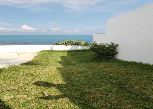 Villa pieds dans l'eau à la marsa