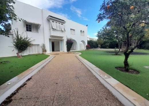 A louer Somptueusec Villa Menzah 1