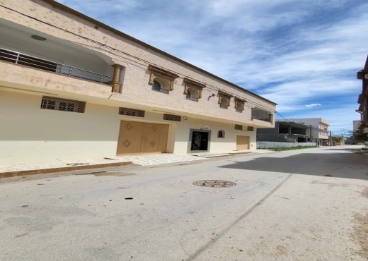 🏡 Maison R+1 spacieuse avec dépôt et terrasse