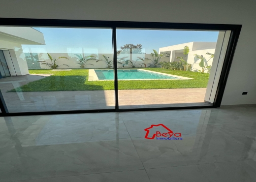 Une villa avec piscine