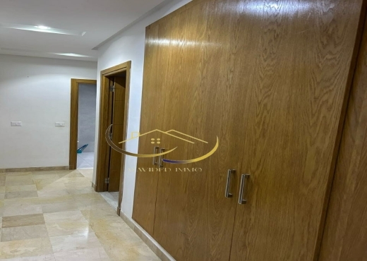 A VENDRE UN APPARTEMENT S+3 A CITE WAHAT