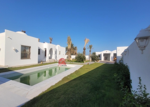 GRANDE MAISON SUR MEZRAYA DJERBA