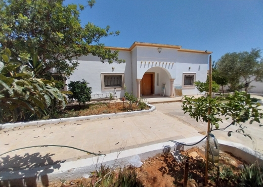 À VENDRE UNE VILLA S+3 À BORJ TOUI