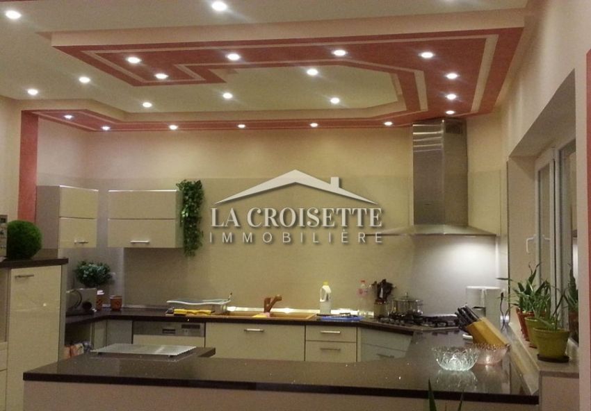 Villa S+5 A  la soukra MVV0162