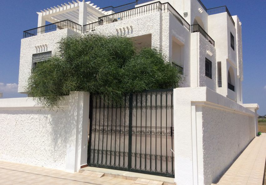 villa À Vendre à NABEUL - Villa Haut standing à Kelibia secteur (Ain Grenz), construction 2018, quatre étages séparés - Immobiliere.tn - Photo 4