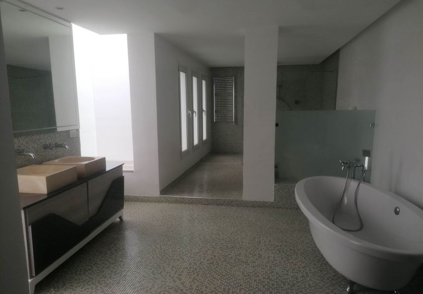 villa El Kantaoui avec Pisicne 4 suites 2 salons H standing