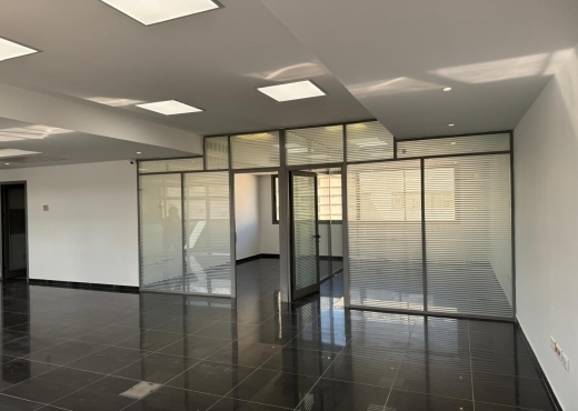 Bureau 220 m² hs au Berge du lac 1