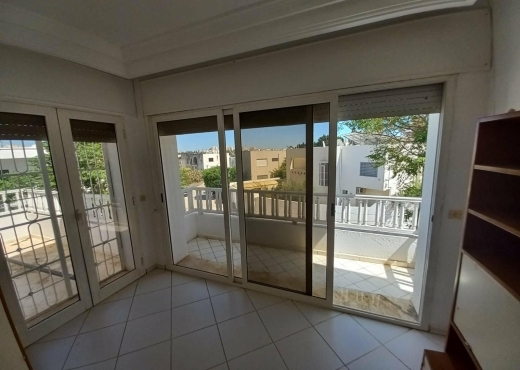 📍EL MENZAH 9 A – VILLA MODERNE AVEC JARDIN USAGE