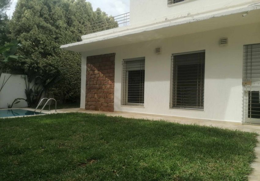 villa La Soukra   avec Piscine  Jardin  S+5