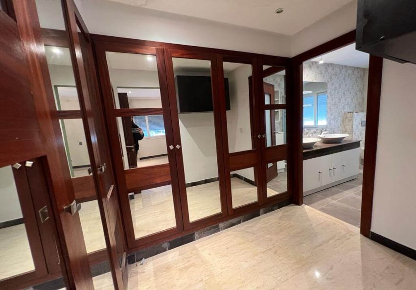 Villa S+5 avec piscine à La Marsa MVL1282