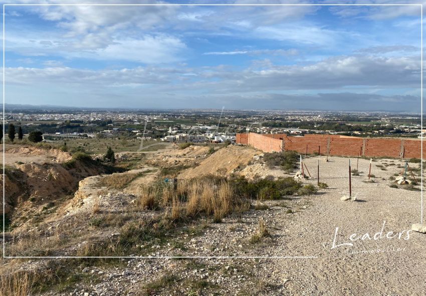 terrain À Vendre à TUNIS - À 𝘃𝗲𝗻𝗱𝗿𝗲 𝘂𝗻 𝘁𝗲𝗿𝗿𝗮𝗶𝗻 𝗰𝗼𝗻𝘀𝘁𝗿𝘂𝗰𝘁𝗶𝗯𝗹𝗲 𝘀𝗶𝘁𝘂é à BOU MHEL EL BASSATINE - Immobiliere.tn