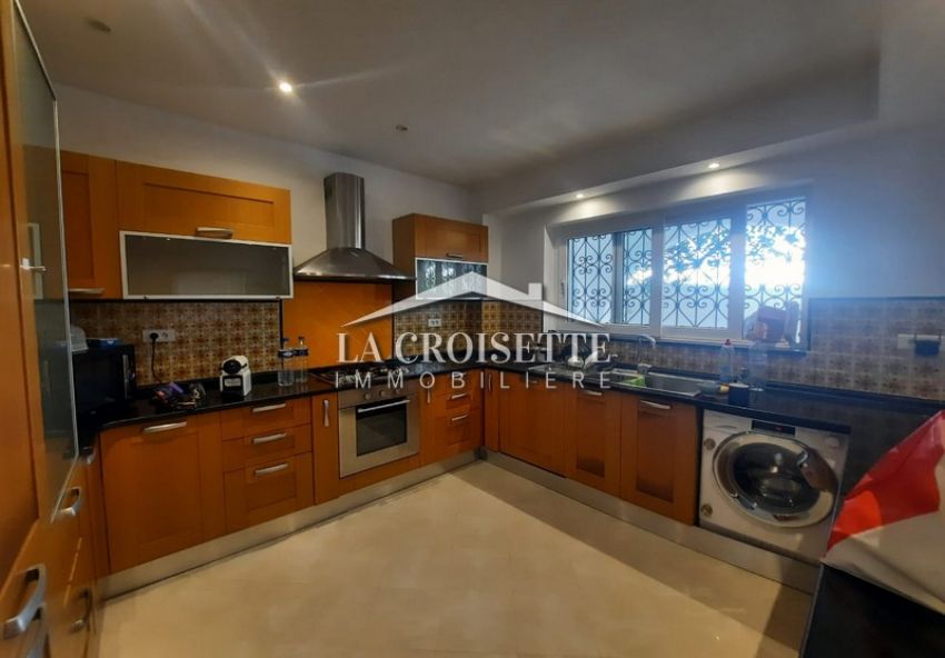 Duplex S+3 avec piscine à Gammarth MDL0571