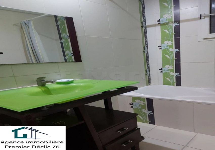 A Vendre Un Appartement haut Standing S+2 à Cité Wahat