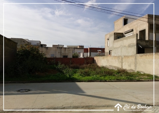 à vendre un lot de terrain