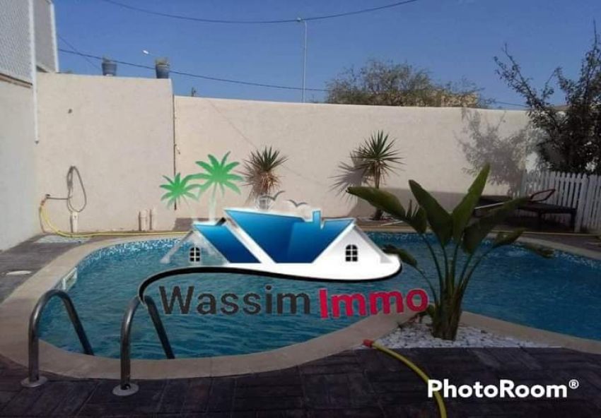 Je met en vente super villa avec piscine sur Djerba