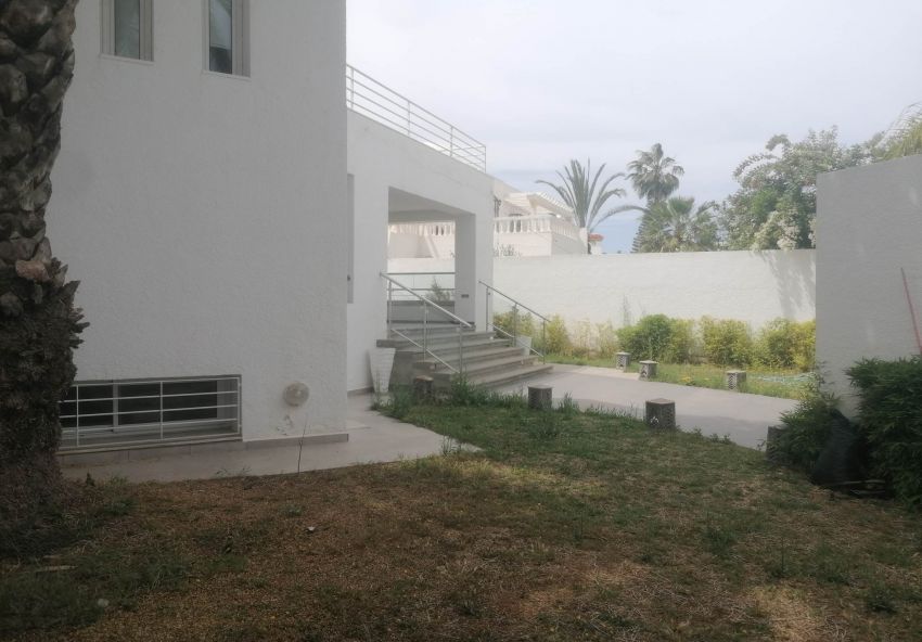 villa El Kantaoui avec Pisicne 4 suites 2 salons H standing