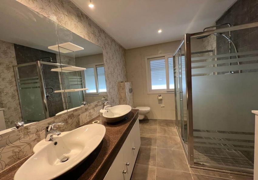 Villa S+5 avec piscine à La Marsa MVL1282