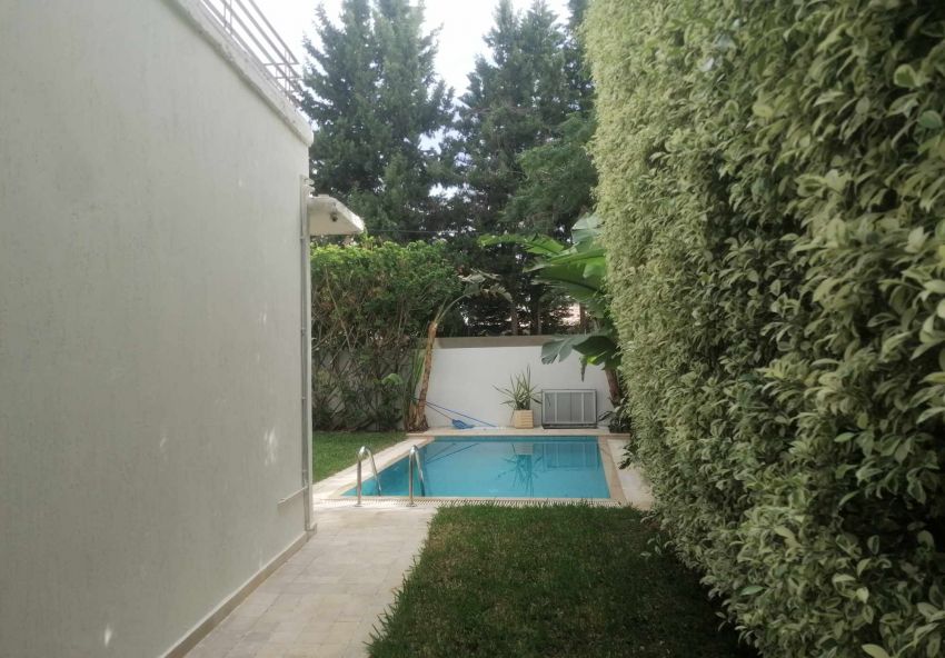 villa La Soukra   avec Piscine  Jardin  S+5