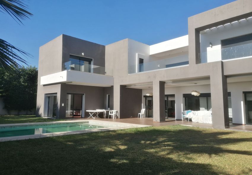 villa prestige   5 Suites 2 salons   Soukra Park