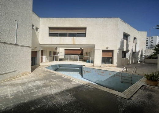 À VENDRE – VILLA S+5 AVEC GRAND JARDIN & PISCINE