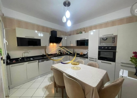 A VENDRE UN APPARTEMENT S+3 A CITE WAHAT