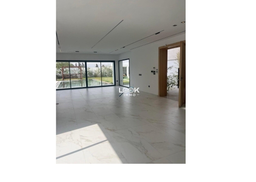 A Vendre Villa S+4Suites Chotrana