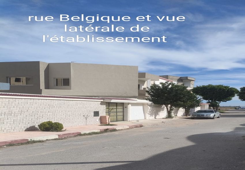villa À Vendre à NABEUL - Villa et 3 appartements à vendre - Immobiliere.tn