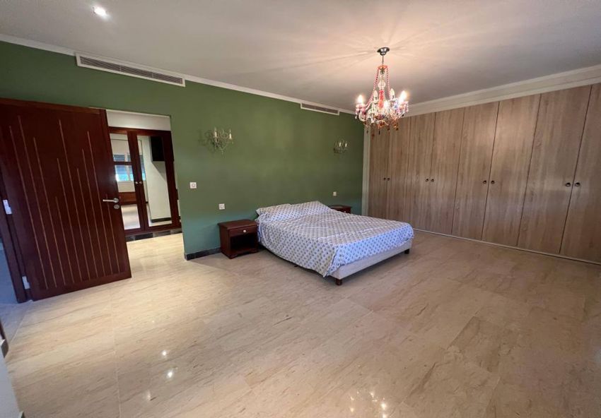 Villa S+5 avec piscine à La Marsa MVL1282