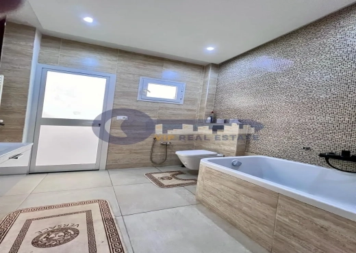 A Vendre S+3 avec piscine Gammarth