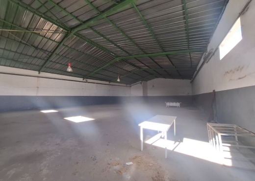 Dépôt 500 m² plus cour 400 m² Oudh