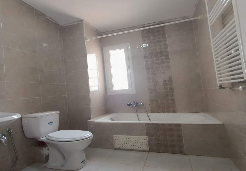 A louer appartement S+3 Route Teniour Sfax