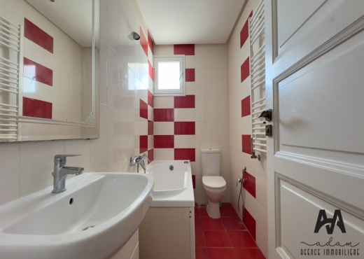 Appartement S+3 vide à Mrezga