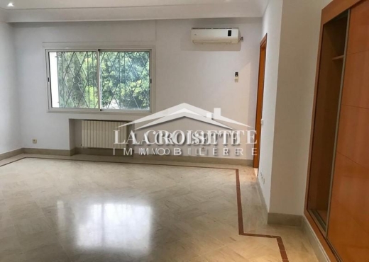 Villa S+5 à usage bureautique