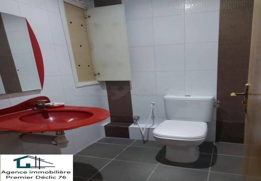 A Vendre Un Appartement haut Standing S+2 à Cité Wahat