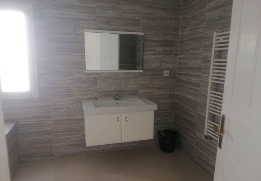 villa  La Soukra  Ain Zaghouan  S4 angle 2 Rue