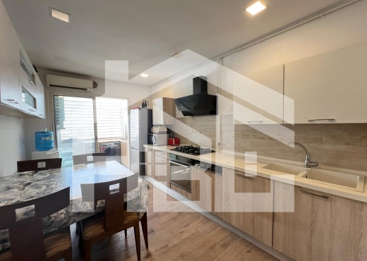 A vendre S+3  aux Jardins D'ennasr