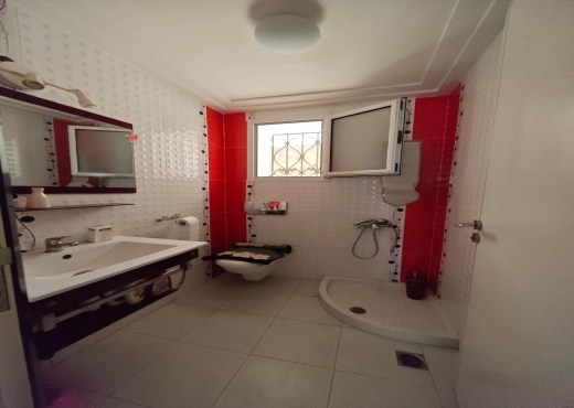 maison sur deux niveaux