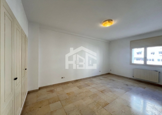 A vendre S+3 de 175 m² à Ennasr 1