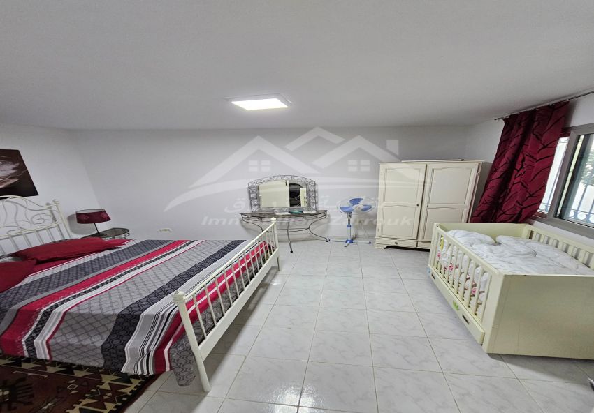 maison  indépendante richement meublé  avec un petit piscine pour enfant