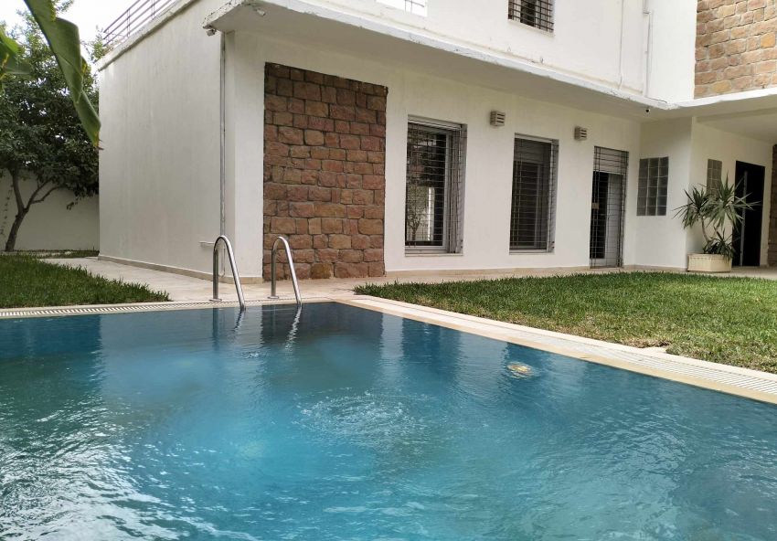 villa  S 5  soukra Park  avec Piscine Jardin