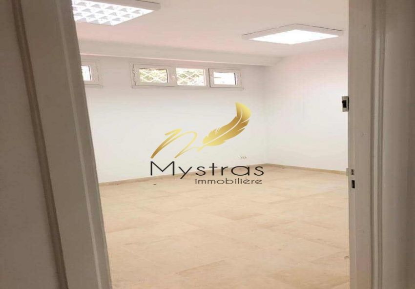 Vente d'un appartement à usage bureautique à Ennasr