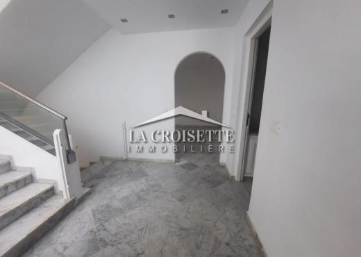Villa S+6 avec piscine à Gammarth