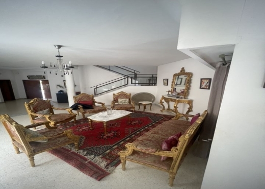 À VENDRE – VILLA S+5 AVEC GRAND JARDIN & PISCINE