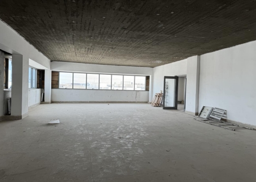 Super bureau 1700 m² au lac 3 kram