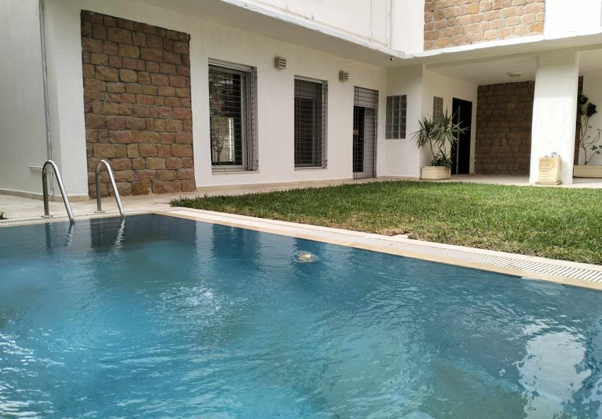 villa  S 5  soukra Park  avec Piscine Jardin