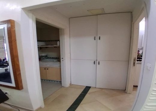 local commercial À Louer à TUNIS - À louer Local commercial  Lac1 - Immobiliere.tn - Photo 2