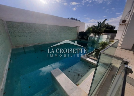 Villa S+6 avec piscine à Gammarth